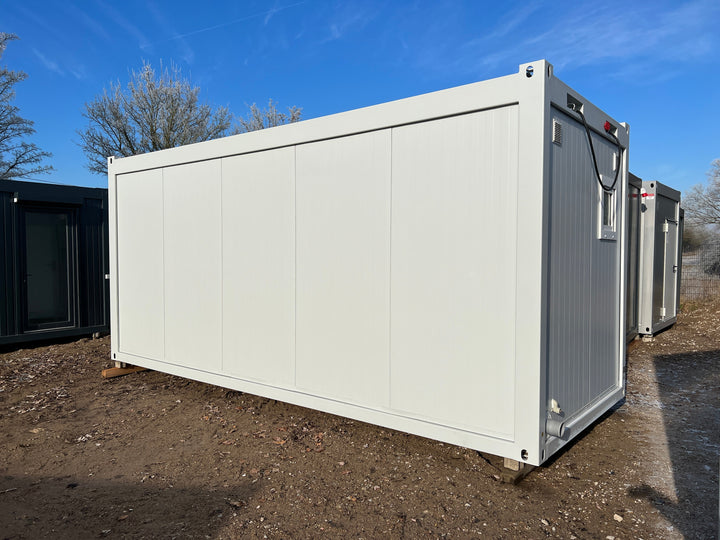 CONTENITORE SANITARIO DA 6,00 x 2,44 M CON 5 WC