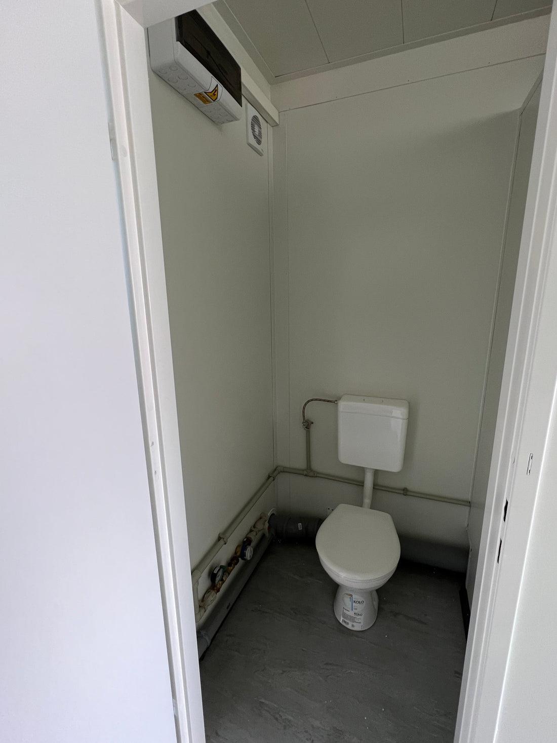 CONTENITORE SANITARIO DA 6,00 x 2,44 M CON 5 WC