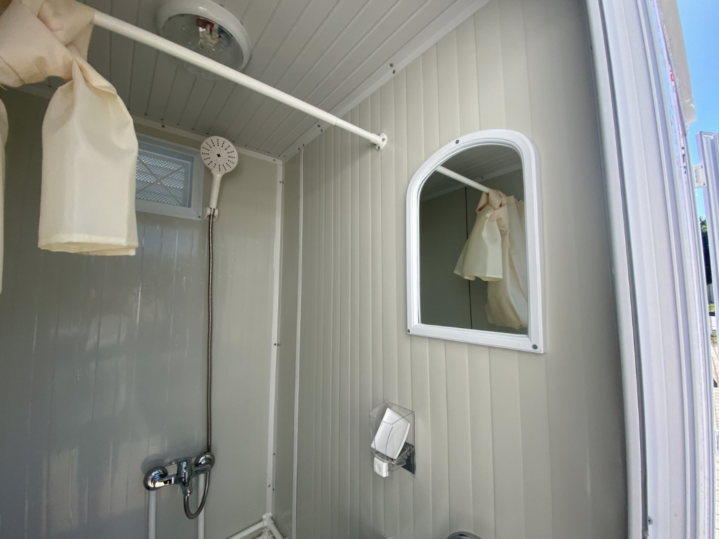 CONTENITORE SANITARIO 1,30 x 2,05 M CON DOPPIA DOCCIA
