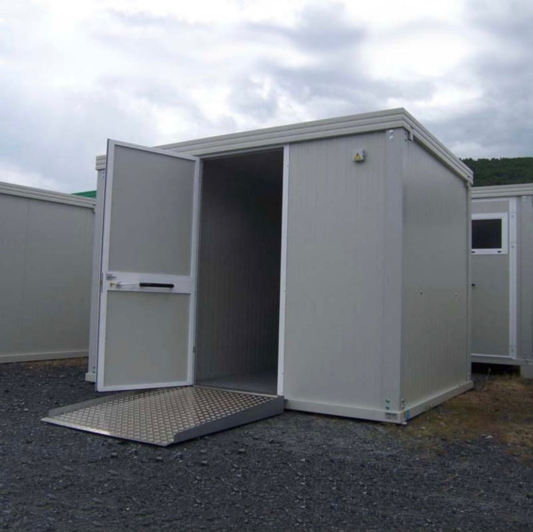 NUOVO BLOCCO SANITARI PMR CON WC PMR, LAVELLO PMR, WC STANDARD E LAVANDINO