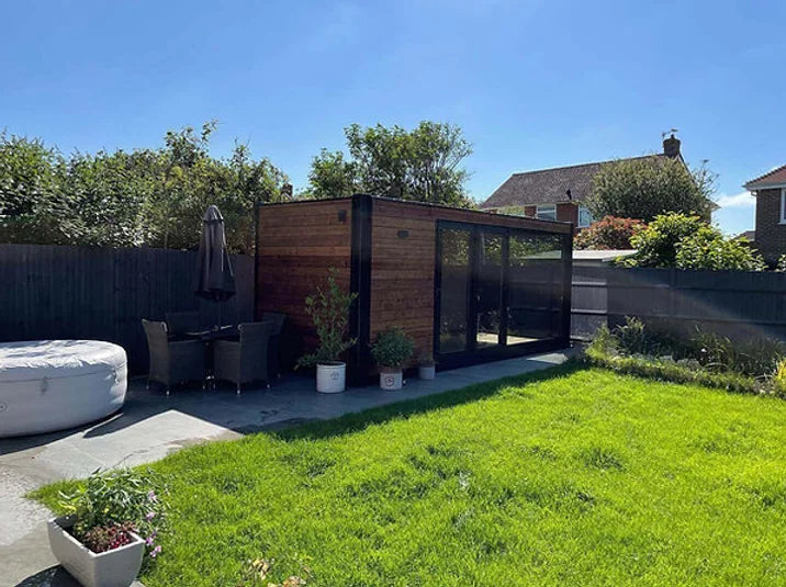 MONOLOCALE CABINA 13,7 M2