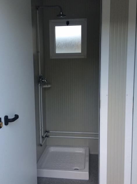 CONTENITORE CON DOCCE (DIM. 6,00 X 2,40 M)